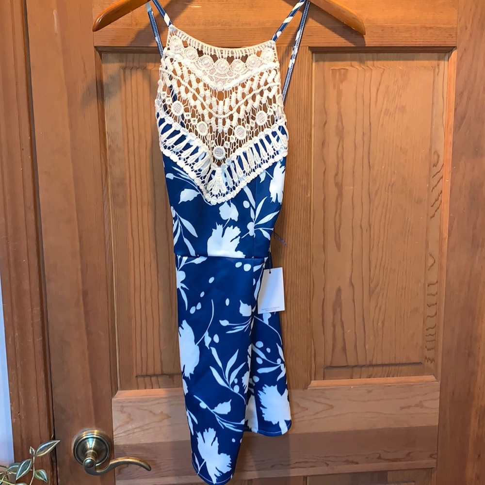 NWT Aqua Sol Beach Coverup Sz M, Blue/White
